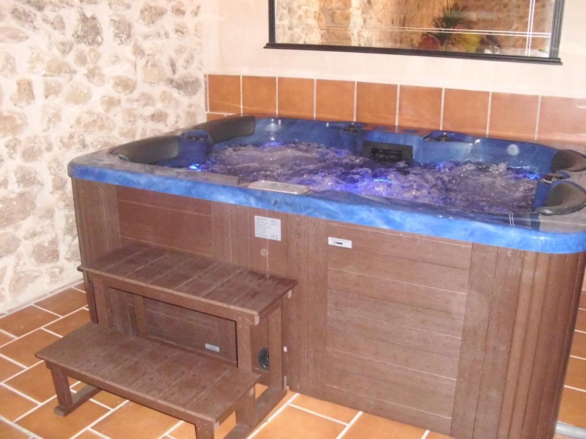 Casa Rural Con Jacuzzi Taberna Del Tio Pedro Cabanas de Polendos エクステリア 写真