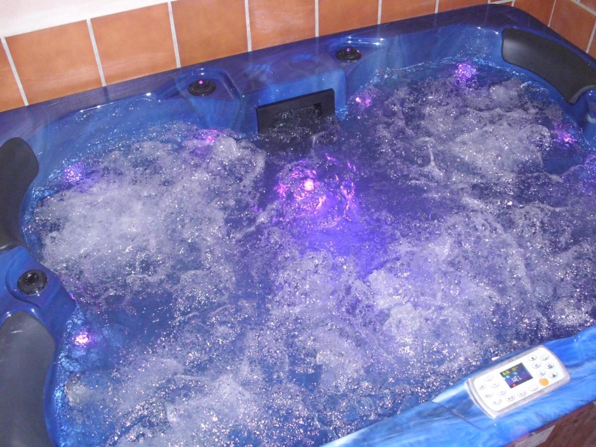 Casa Rural Con Jacuzzi Taberna Del Tio Pedro Cabanas de Polendos エクステリア 写真