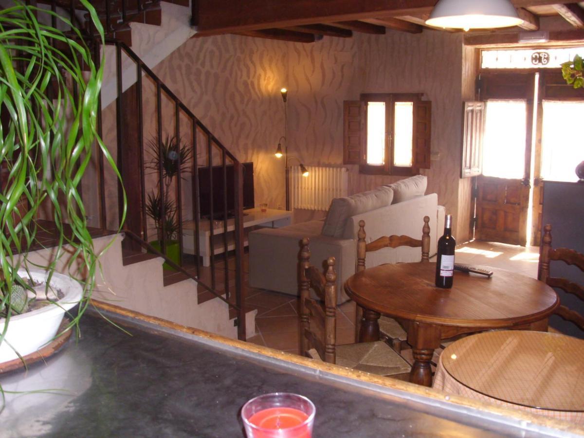Casa Rural Con Jacuzzi Taberna Del Tio Pedro Cabanas de Polendos エクステリア 写真